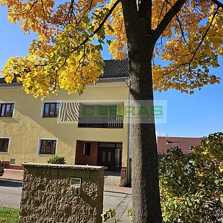 Prodej rodinného domu 300 m² Kamenný Újezd, Náměstí