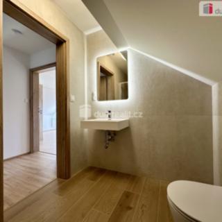 Prodej bytu 2+kk 51 m² Horní Blatná, náměstí Sv. Vavřince