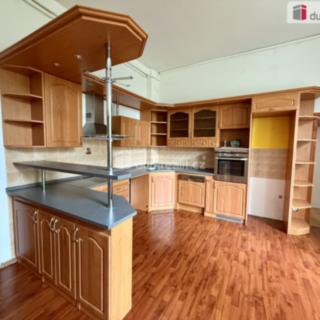 Pronájem bytu 2+1 81 m² Mariánské Lázně, Husova