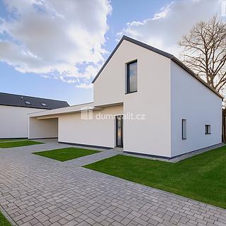 Prodej rodinného domu 143 m&sup2; Veltrusy