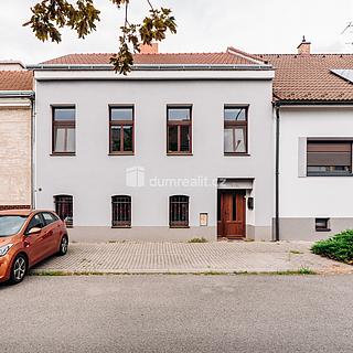 Pronájem bytu 1+kk a garsoniéry 35 m² Břeclav, Nerudova