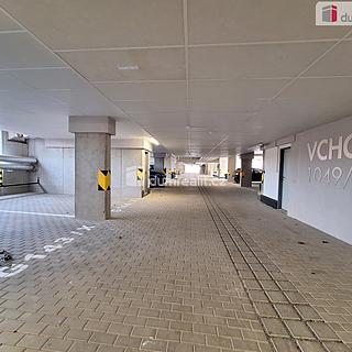 Pronájem garáže 12 m² Praha Vysočany, Pod Harfou