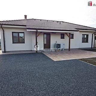 Pronájem rodinného domu 90 m² Mělník, Jasanová