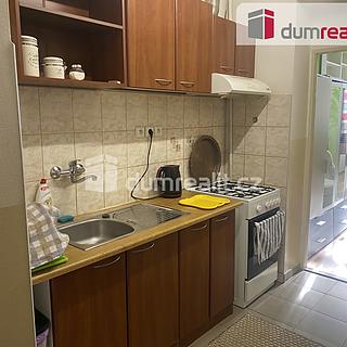 Pronájem bytu 1+1 40 m² Praha Kobylisy, Zenklova