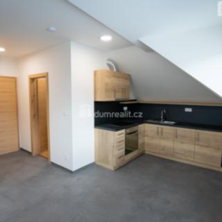 Pronájem bytu 1+kk a garsoniéry 38 m² Kolín III, Obecní dvůr