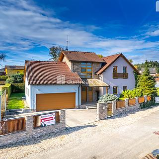 Prodej rodinného domu, 228m²