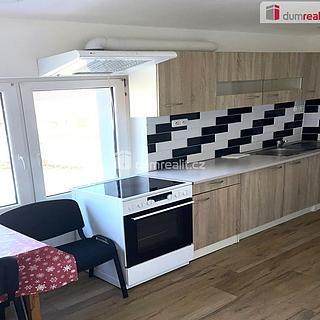 Pronájem bytu 3+kk 90 m&sup2; Libež