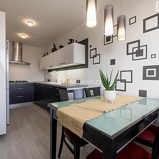 Prodej bytu 3+1 73 m² Praha Řepy, Nevanova