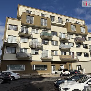 Pronájem bytu 1+kk a garsoniéry 38 m² Karlovy Vary Bohatice, Dubová
