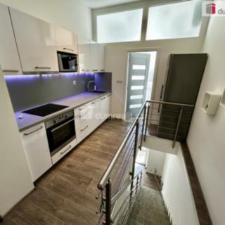 Pronájem bytu 2+1 60 m² Karlovy Vary, Jízdárenská