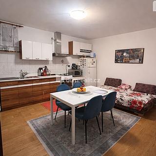 Pronájem bytu 3+kk 55 m² Praha Kobylisy, Zenklova