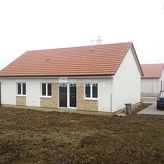 Pronájem rodinného domu 100 m&sup2; Dolní Bousov