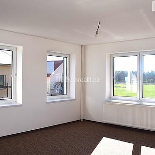 Pronájem obchodu 99 m&sup2; Sukorady