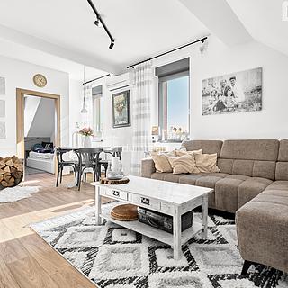 Prodej bytu 4+1 92 m² Karlovy Vary Stará Role, Příčná