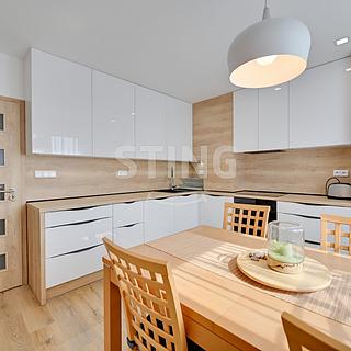 Pronájem bytu 2+1 71 m&sup2; Topolná