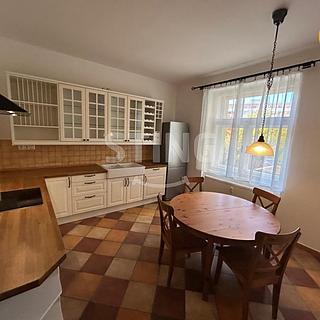 Pronájem bytu 2+1 90 m² Pardubice Zelené Předměstí, Nerudova