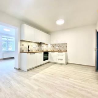 Pronájem bytu 2+1 57 m² Opava Předměstí, náměstí Svaté Trojice