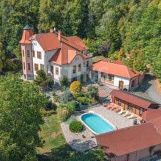 Prodej rodinného domu 500 m² Hroubovice