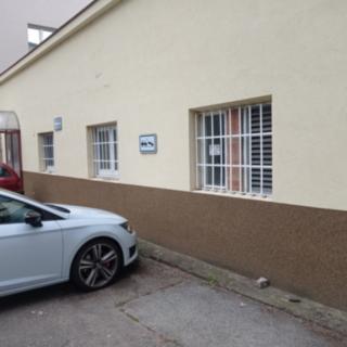 Pronájem obchodu 80 m² Hradec Králové, V Koutech