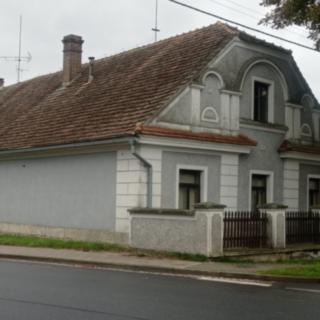 Pronájem rodinného domu 250 m² Hradec Králové