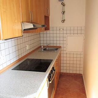 Pronájem bytu 2+kk 36 m² Hradec Králové, Veverkova