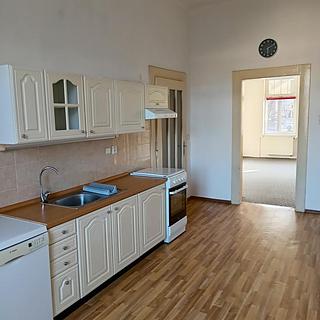 Pronájem bytu 2+1 99 m&sup2; Hradec Králové