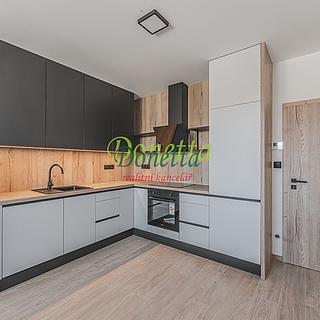 Pronájem bytu 3+kk 67 m&sup2; Hradec Králové