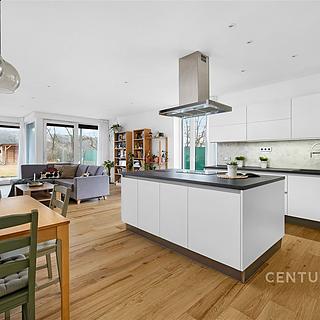 Prodej rodinného domu 172 m&sup2; Hajany