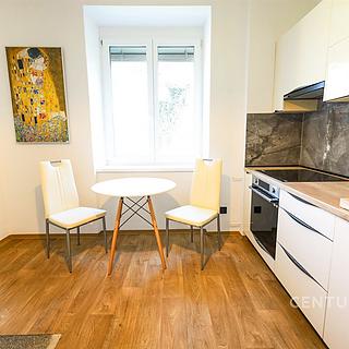 Pronájem bytu 2+1 64 m² Znojmo, Hálkova