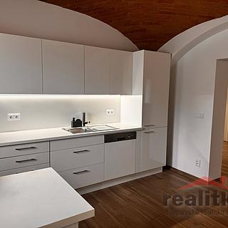 Pronájem bytu 3+1 84 m&sup2; Opava