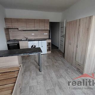 Pronájem bytu 1+kk a garsoniéry 25 m² Opava Komárov, Podvihovská