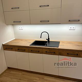 Pronájem bytu 3+1 77 m² Opava Předměstí, Hradecká