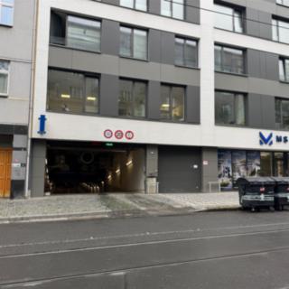 Prodej parkovacího místa 15 m² Praha Karlín, Sokolovská