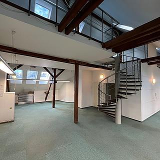 Pronájem kanceláře 400 m² Praha