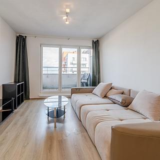 Prodej bytu 1+kk a garsoniéry 34 m² Praha Letňany, Hlučkova