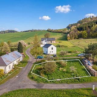 Prodej stavební parcely 748 m&sup2; Linhartice