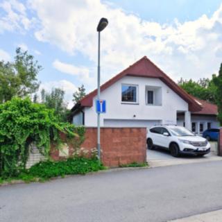 Pronájem rodinného domu 350 m² Praha Třebonice, Do zahrádek I