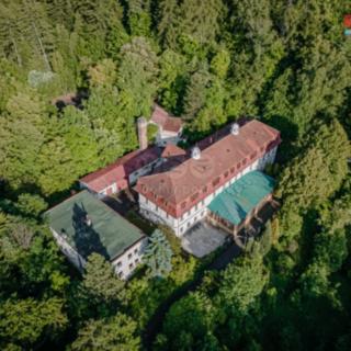 Prodej rodinného domu 1 700 m² Nové Město nad Metují, Rezek