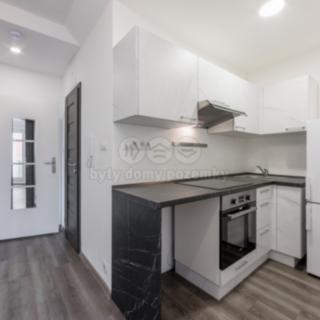 Pronájem bytu 2+1 49 m² Karlovy Vary, Charkovská