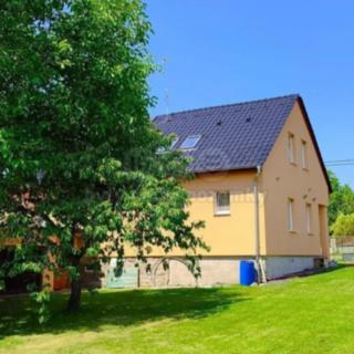 Prodej rodinného domu 195 m² Těně