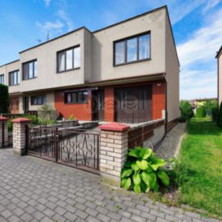 Prodej rodinného domu 130 m² Nezamyslice, Sportovní