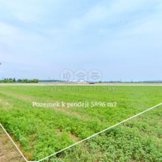 Prodej stavební parcely 5 896 m² Chropyně