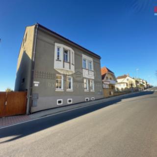 Pronájem rodinného domu 250 m² Dobrovice, Komenského