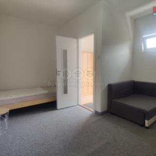 Pronájem bytu 1+1 27 m² Uhlířské Janovice, 28. října