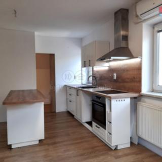 Pronájem rodinného domu 98 m² Poličná
