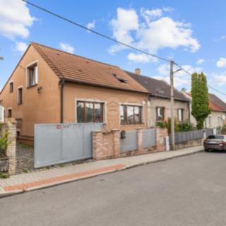 Prodej rodinného domu 110 m² Cvrčovice, Nádražní
