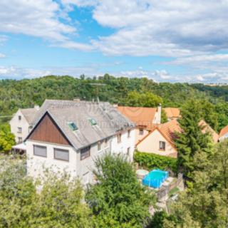 Prodej rodinného domu 480 m² Želízy