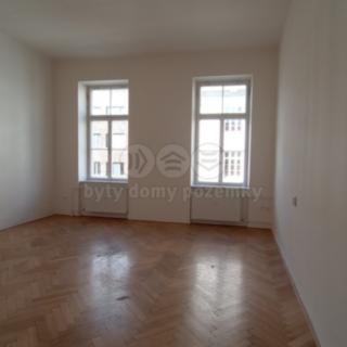 Pronájem bytu 2+1 70 m² Brno Veveří, Grohova