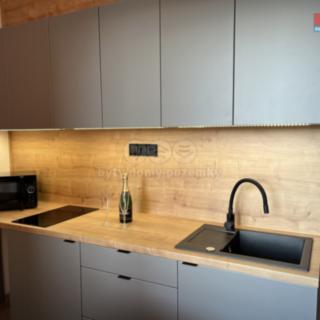 Pronájem bytu 1+1 39 m² Pardubice Zelené Předměstí, Benešovo náměstí