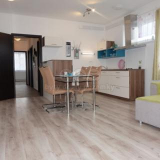 Pronájem bytu 2+kk 55 m² Velký Osek, U hřiště